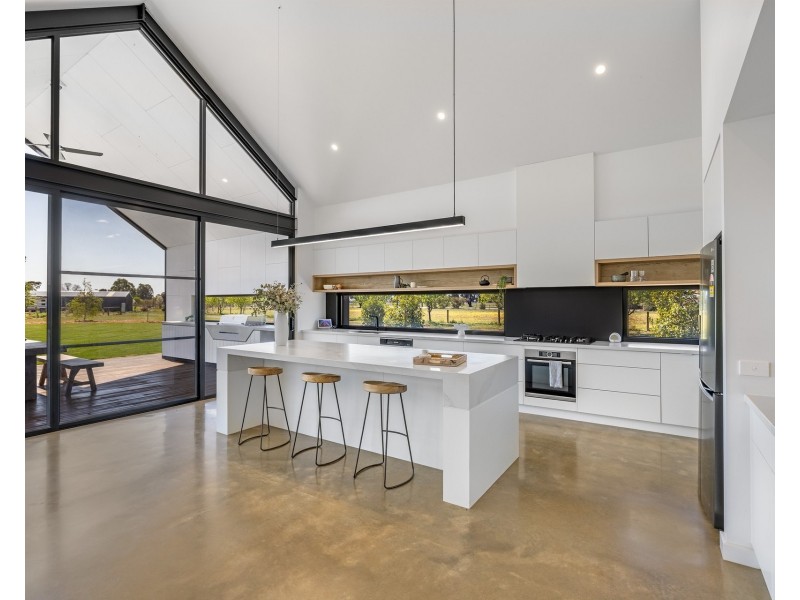 66 Pinerate Place, Echuca VIC 3564