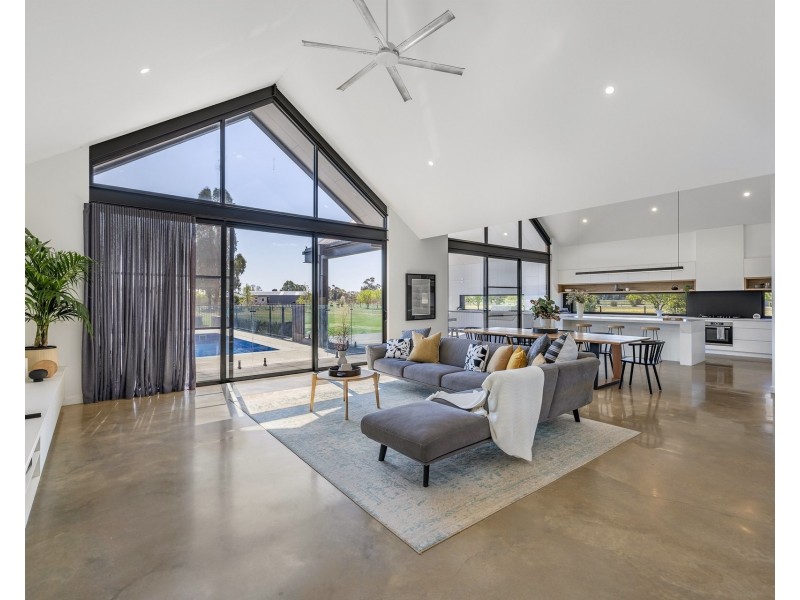 66 Pinerate Place, Echuca VIC 3564