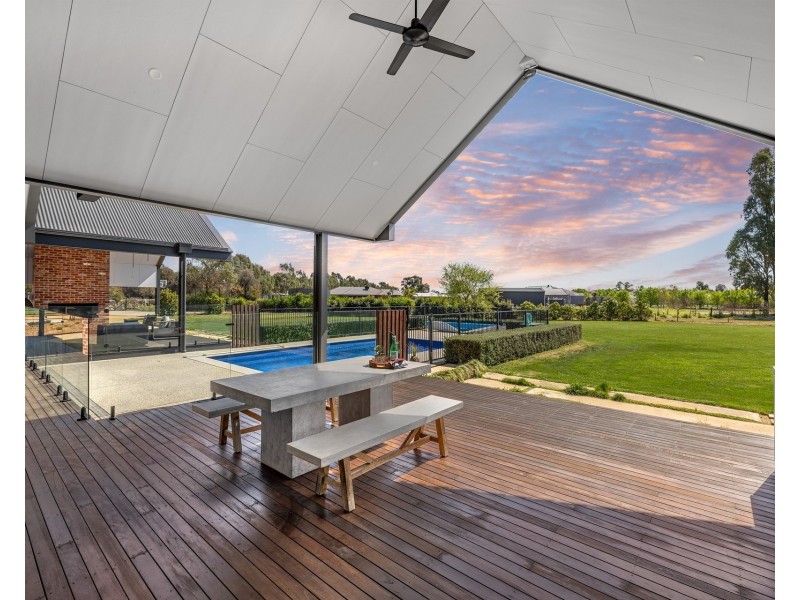 66 Pinerate Place, Echuca VIC 3564