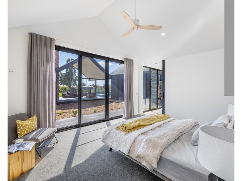 66 Pinerate Place, Echuca VIC 3564