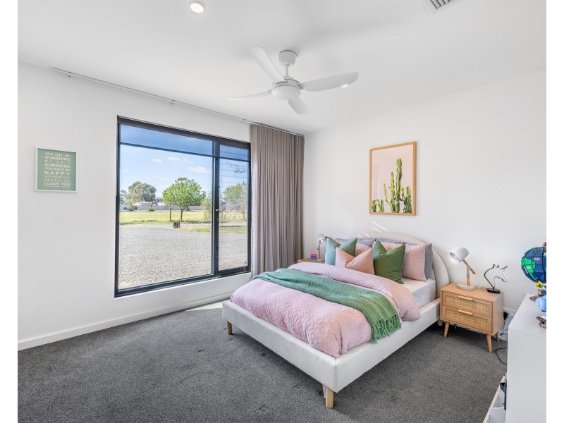 66 Pinerate Place, Echuca VIC 3564