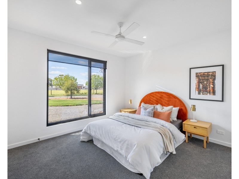 66 Pinerate Place, Echuca VIC 3564