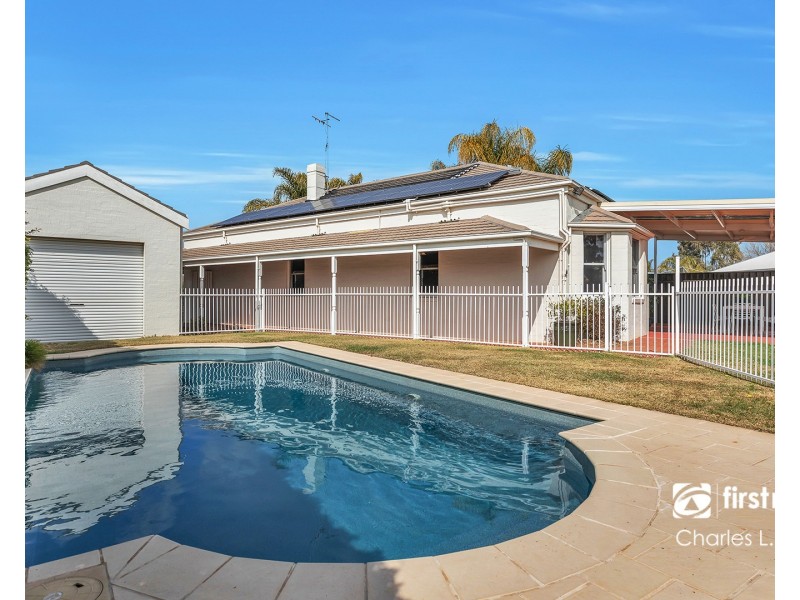 8 MacIntyre Crescent, Echuca VIC 3564