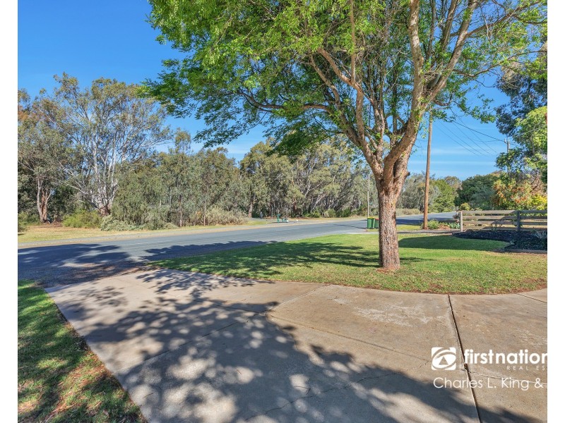 93 Campaspe Esplanade, Echuca VIC 3564