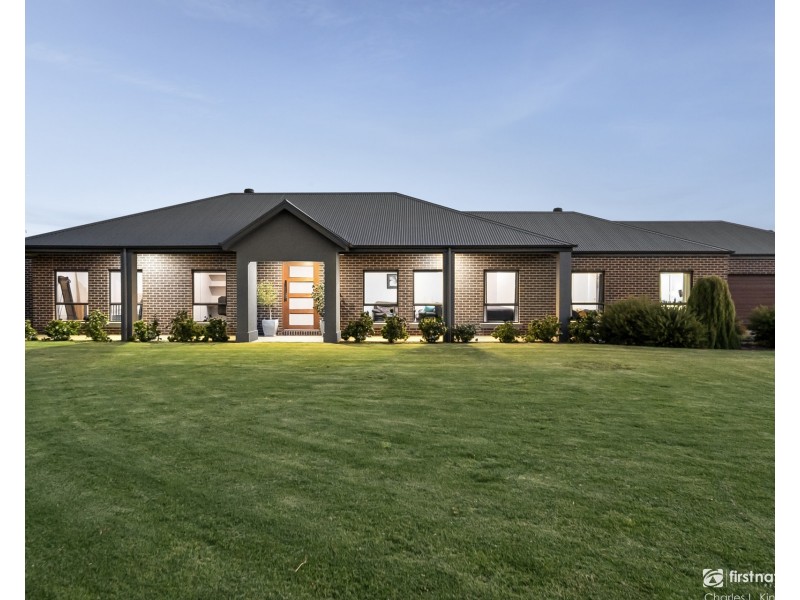 64 Pinerate Place, Echuca VIC 3564