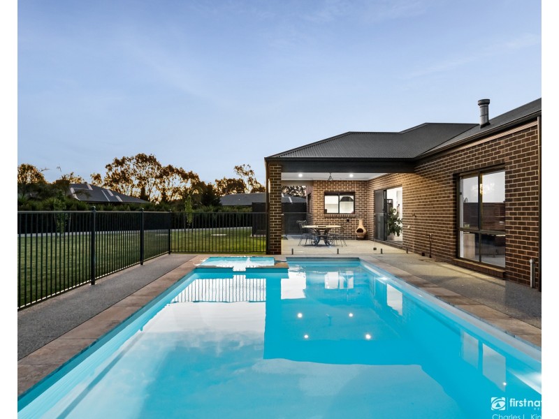 64 Pinerate Place, Echuca VIC 3564