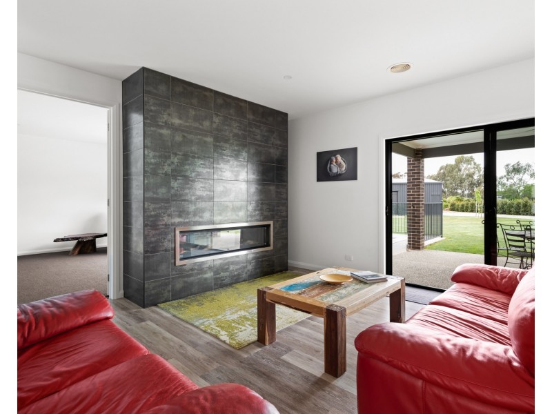 64 Pinerate Place, Echuca VIC 3564