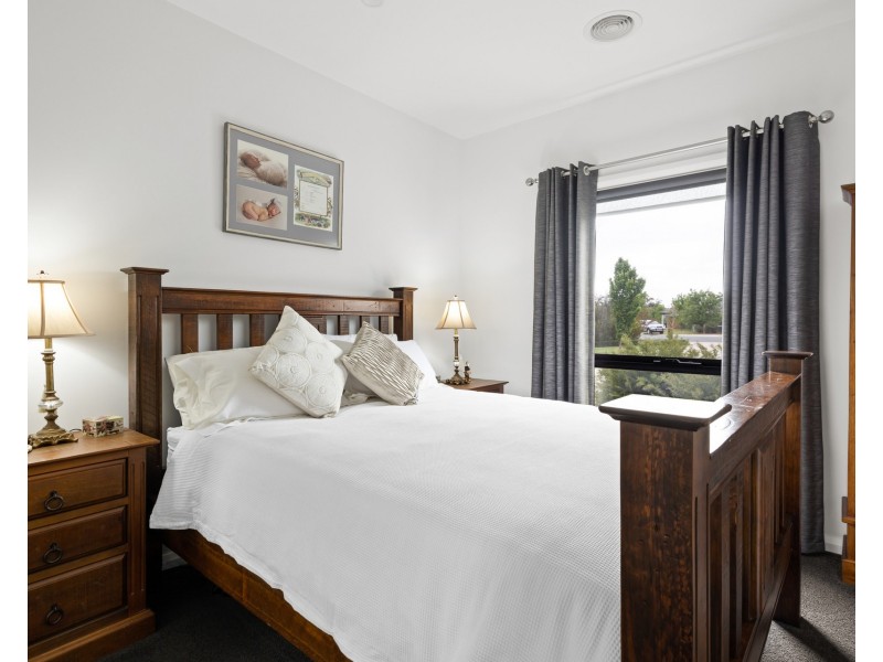 64 Pinerate Place, Echuca VIC 3564