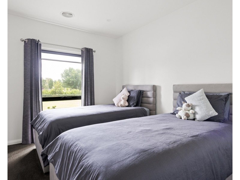 64 Pinerate Place, Echuca VIC 3564