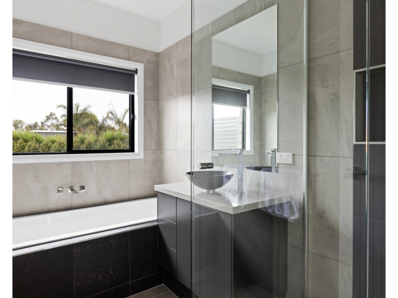 64 Pinerate Place, Echuca VIC 3564