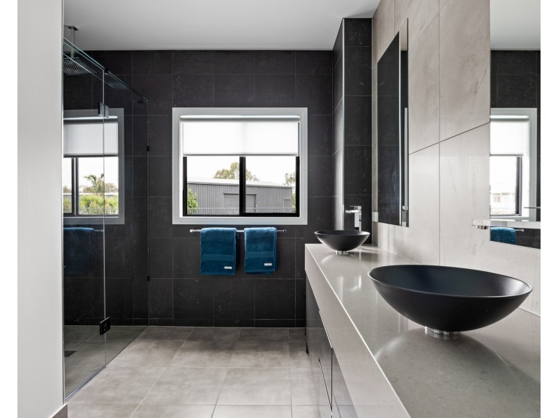 64 Pinerate Place, Echuca VIC 3564