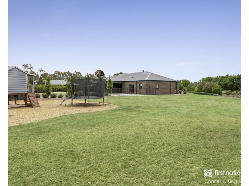 64 Pinerate Place, Echuca VIC 3564