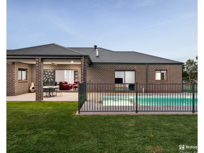 64 Pinerate Place, Echuca VIC 3564