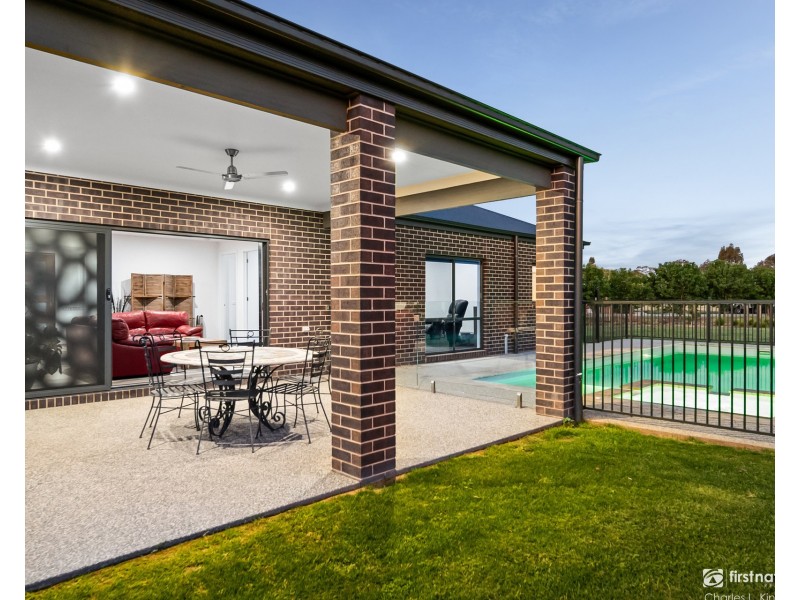 64 Pinerate Place, Echuca VIC 3564