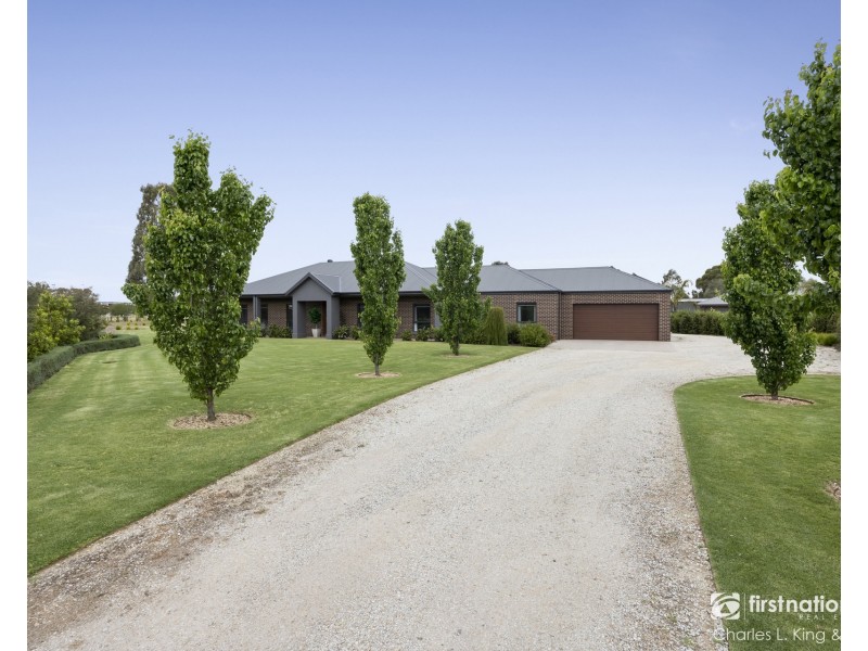 64 Pinerate Place, Echuca VIC 3564