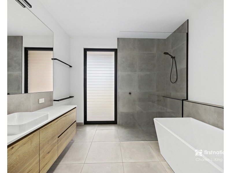 66 Pinerate Place, Echuca VIC 3564