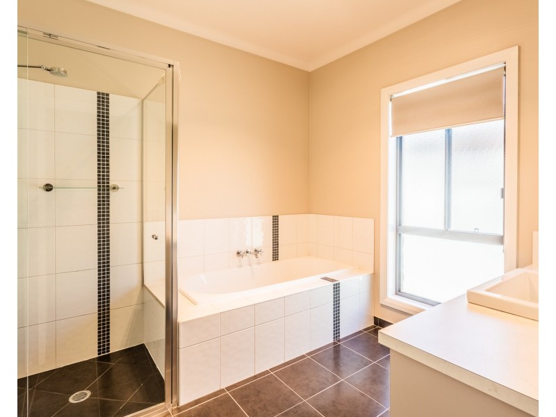 17 Forfar Drive, Moama NSW 2731