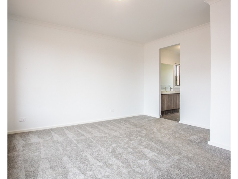 11 Emmylou Place, Moama NSW 2731