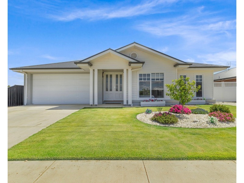 16 Currawong Circuit, Moama NSW 2731