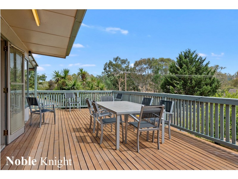 1 Mayfair Grove, Mansfield VIC 3722
