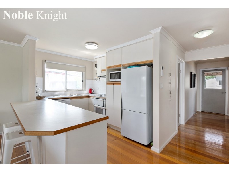 1 Mayfair Grove, Mansfield VIC 3722