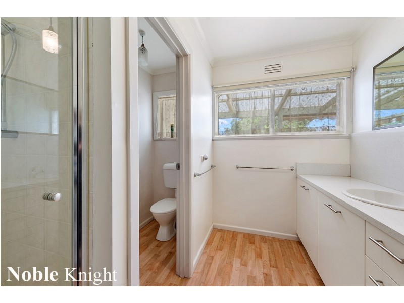 1 Mayfair Grove, Mansfield VIC 3722