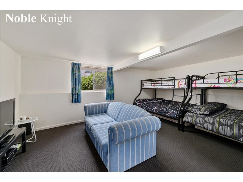 1 Mayfair Grove, Mansfield VIC 3722