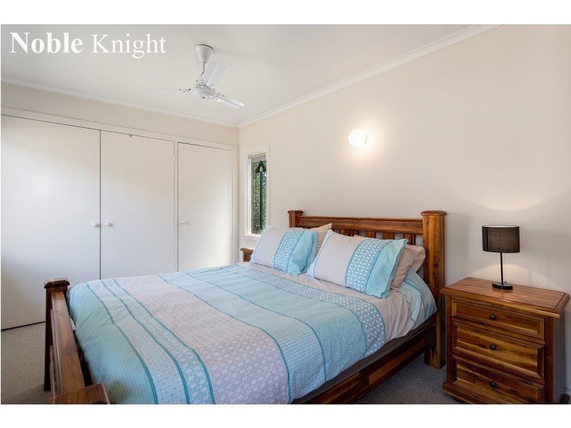 1 Mayfair Grove, Mansfield VIC 3722