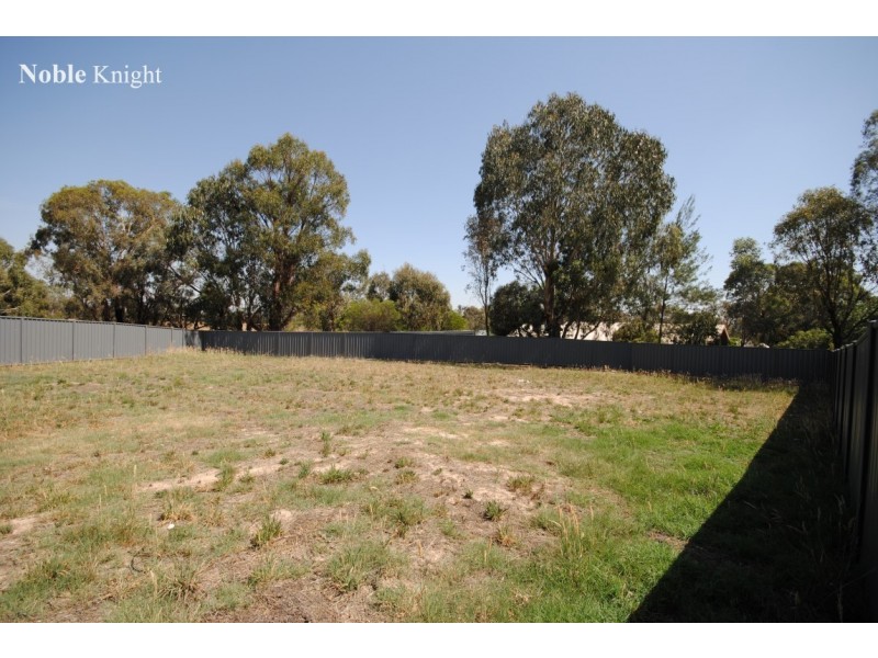 24 Peak Court, Mansfield VIC 3722