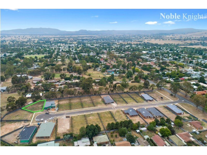 24 Peak Court, Mansfield VIC 3722