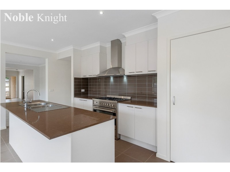 12 Peak Court, Mansfield VIC 3722