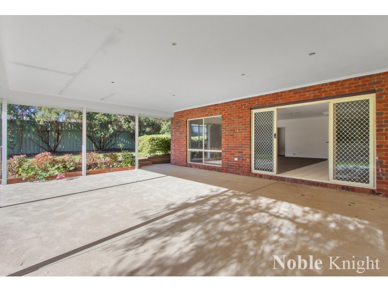 13 Cambridge Drive, Mansfield VIC 3722