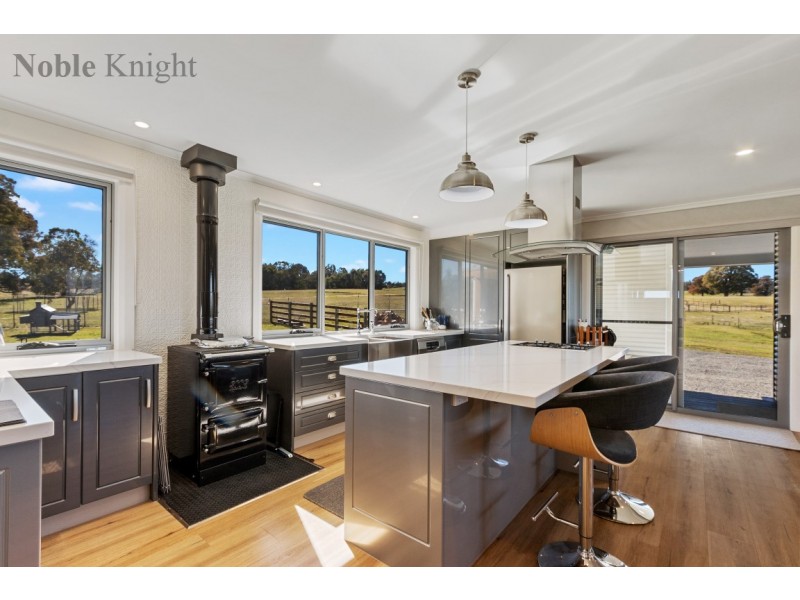 136 Ambrose Drive, Tolmie VIC 3723