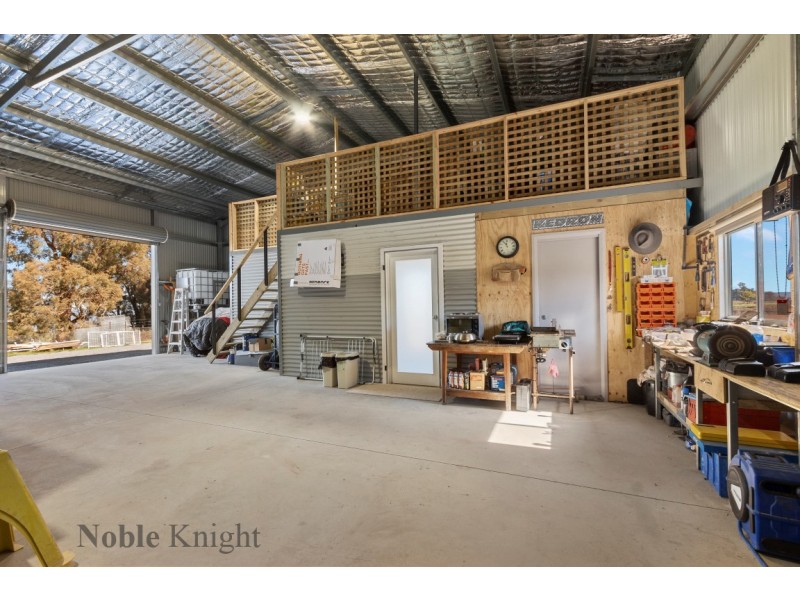 136 Ambrose Drive, Tolmie VIC 3723
