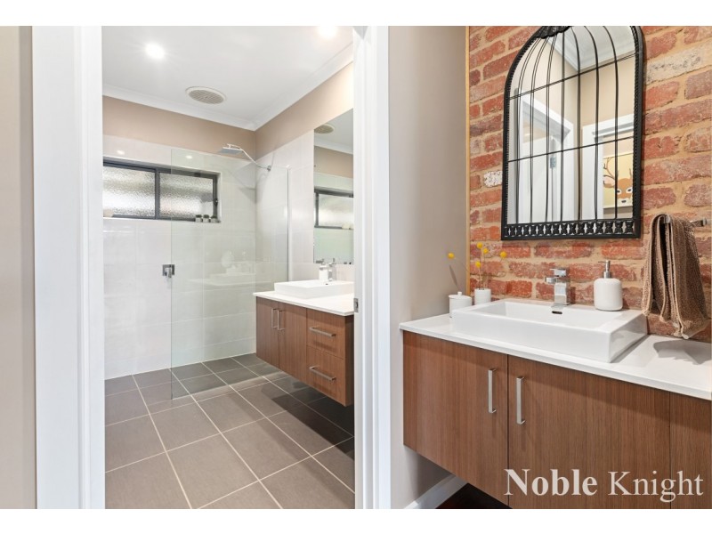 1 Village Court, Mansfield VIC 3722