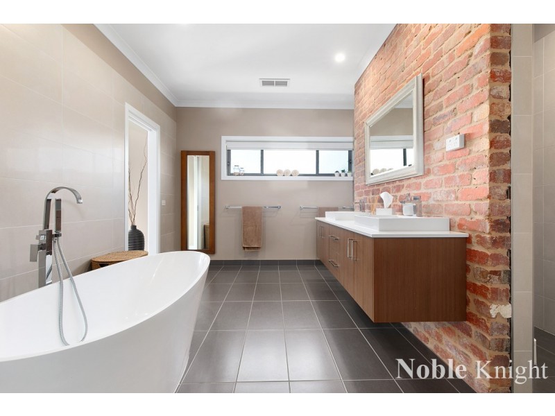 1 Village Court, Mansfield VIC 3722