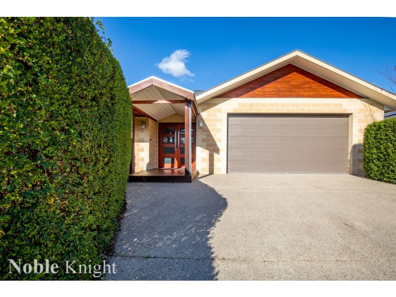 1 Village Court, Mansfield VIC 3722