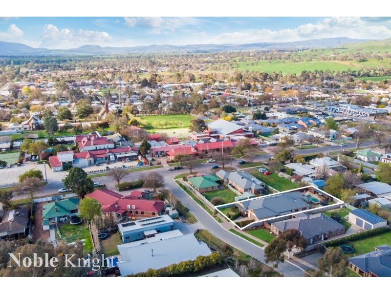 1 Village Court, Mansfield VIC 3722