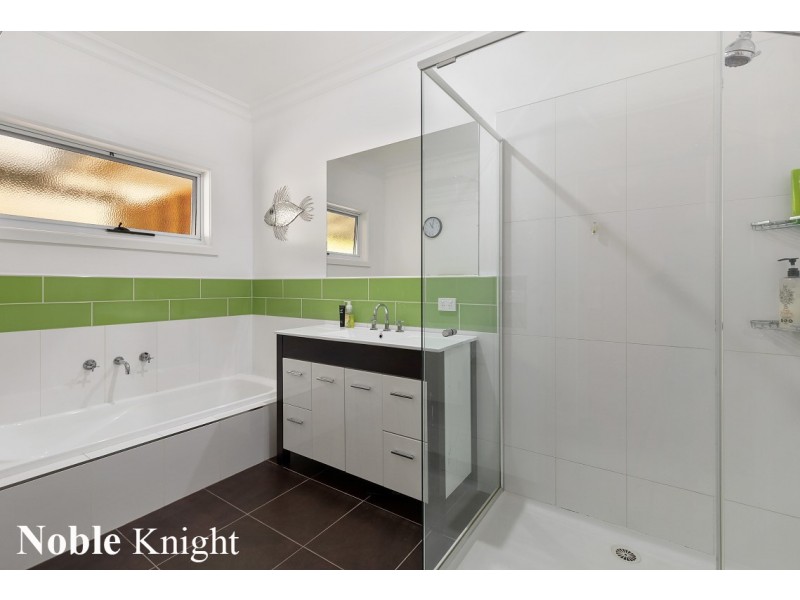 33 Bankers Rise, Mountain Bay VIC 3723