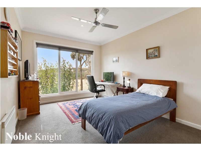 33 Bankers Rise, Mountain Bay VIC 3723