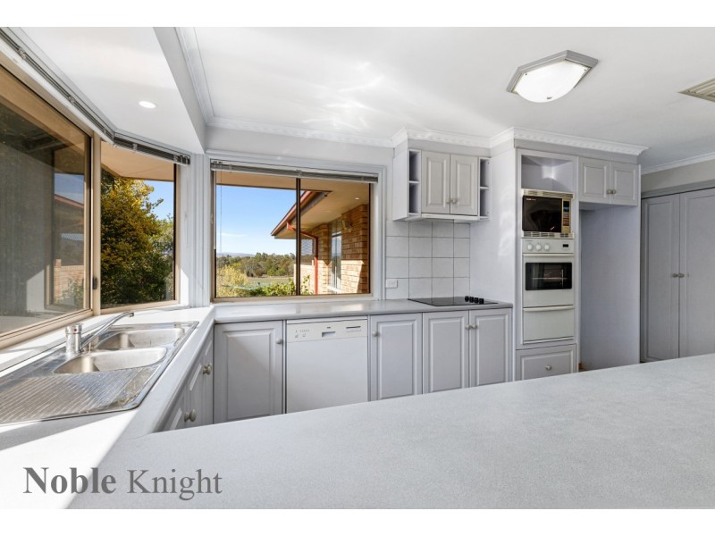 28 Somerset Crescent, Mansfield VIC 3722