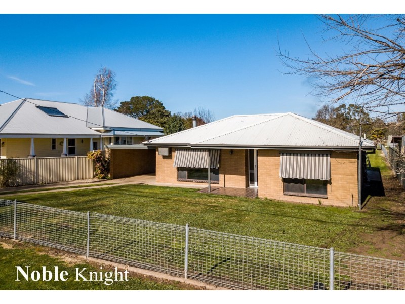 8A Logan Street, Mansfield VIC 3722