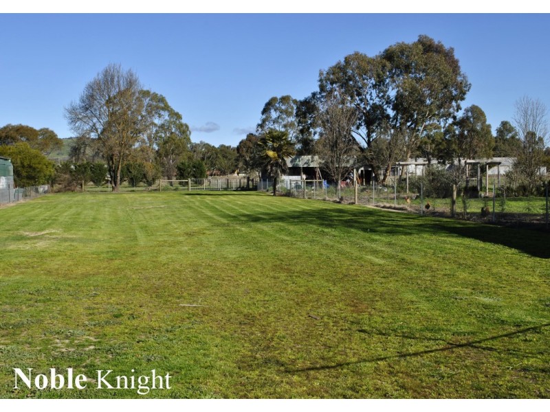 8A Logan Street, Mansfield VIC 3722
