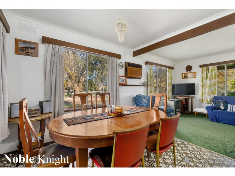 8 Moonah Road, Bonnie Doon VIC 3720