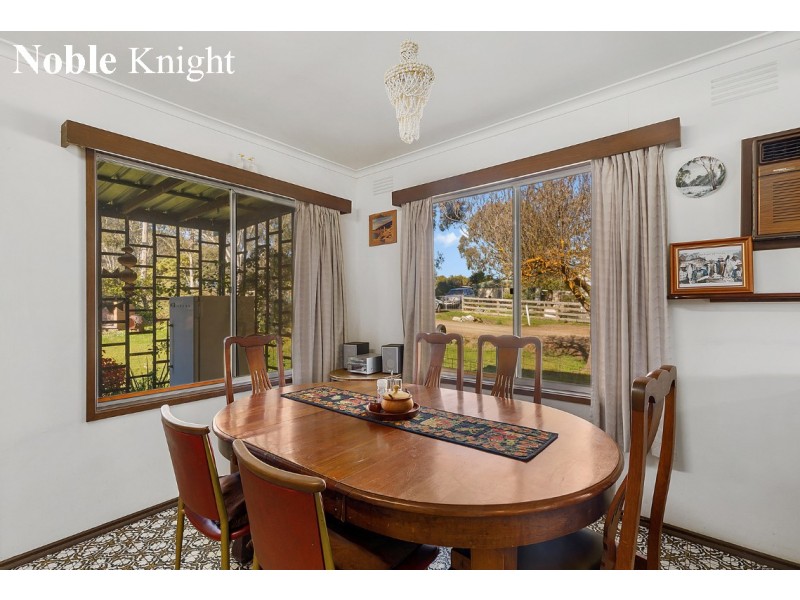 8 Moonah Road, Bonnie Doon VIC 3720