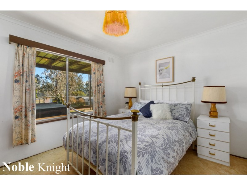 8 Moonah Road, Bonnie Doon VIC 3720