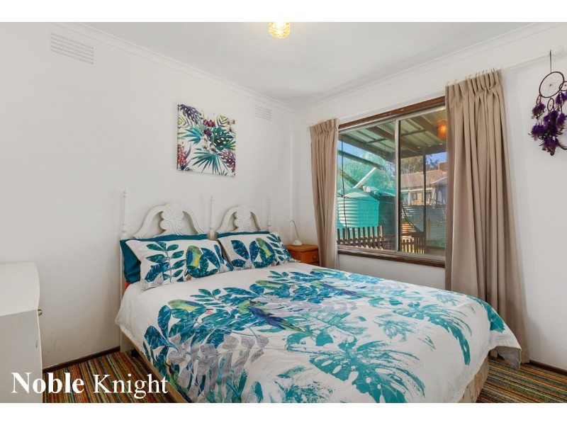 8 Moonah Road, Bonnie Doon VIC 3720