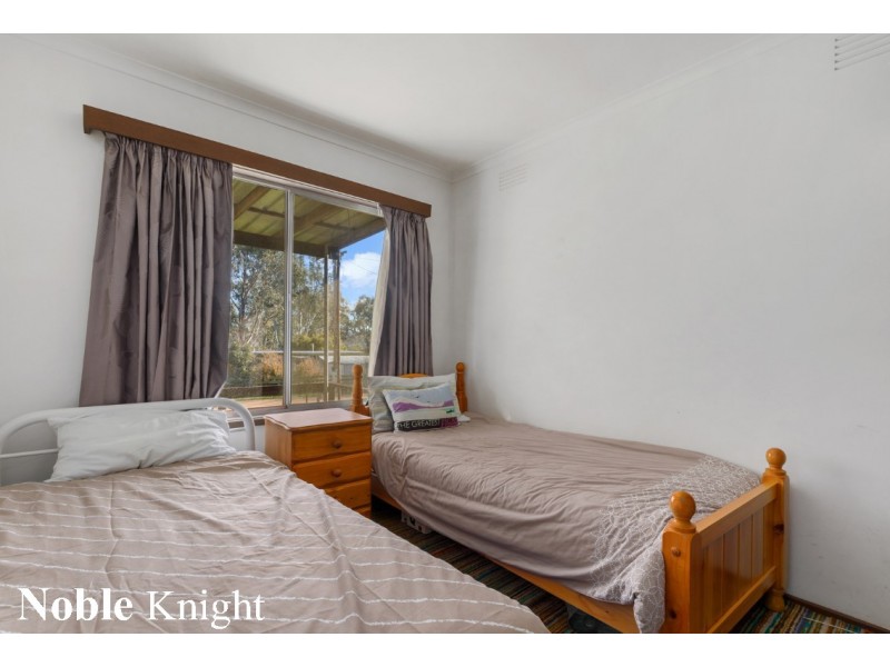 8 Moonah Road, Bonnie Doon VIC 3720