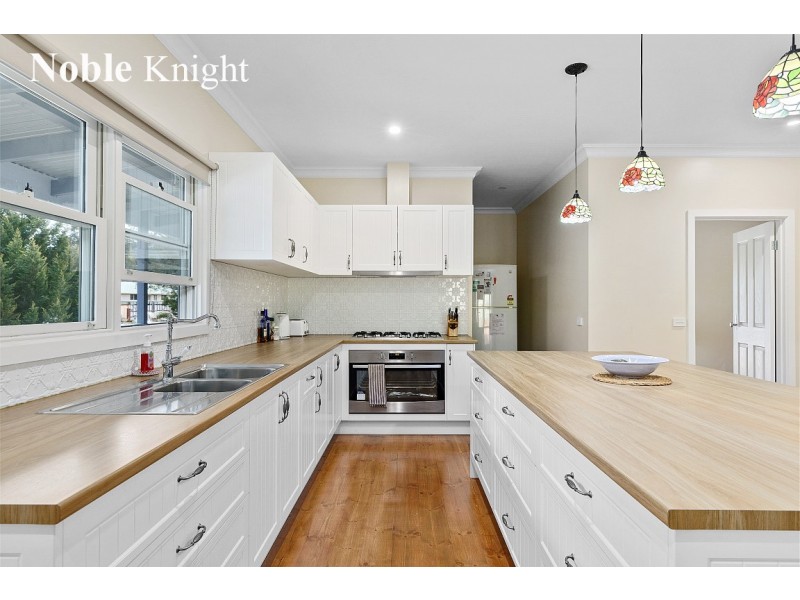 22 Valley Fair Rise, Macs Cove VIC 3723