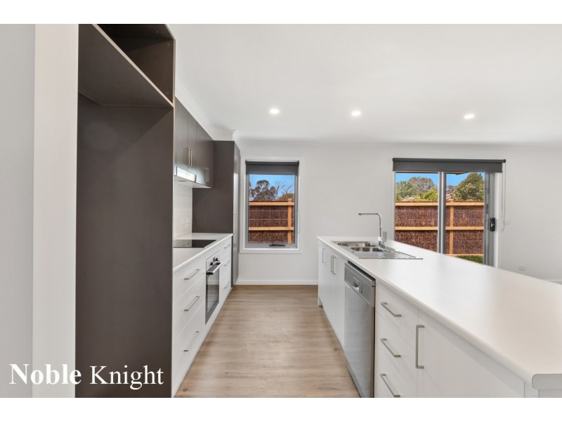 1/3 Highton Lane, Mansfield VIC 3722
